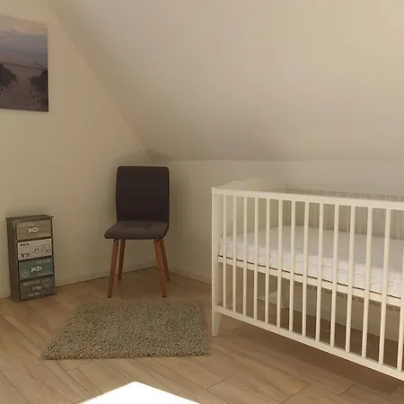 Reetdach Ferienhaus Dunenblick * غلوفي