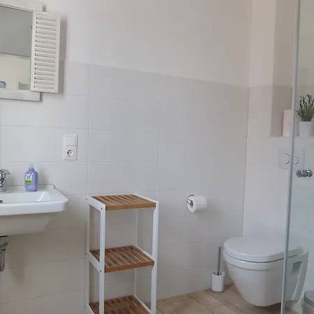 Reetdach Ferienhaus Dunenblick * غلوفي