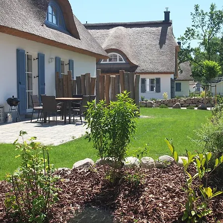 Reetdach Ferienhaus Dunenblick بيت للعطل *