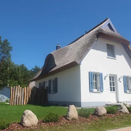 Reetdach Ferienhaus Dunenblick * غلوفي