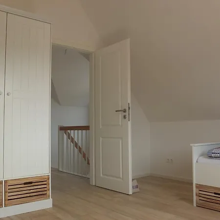 Reetdach Ferienhaus Dunenblick * غلوفي