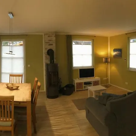 بيت للعطل Reetdach Ferienhaus Dunenblick غلوفي